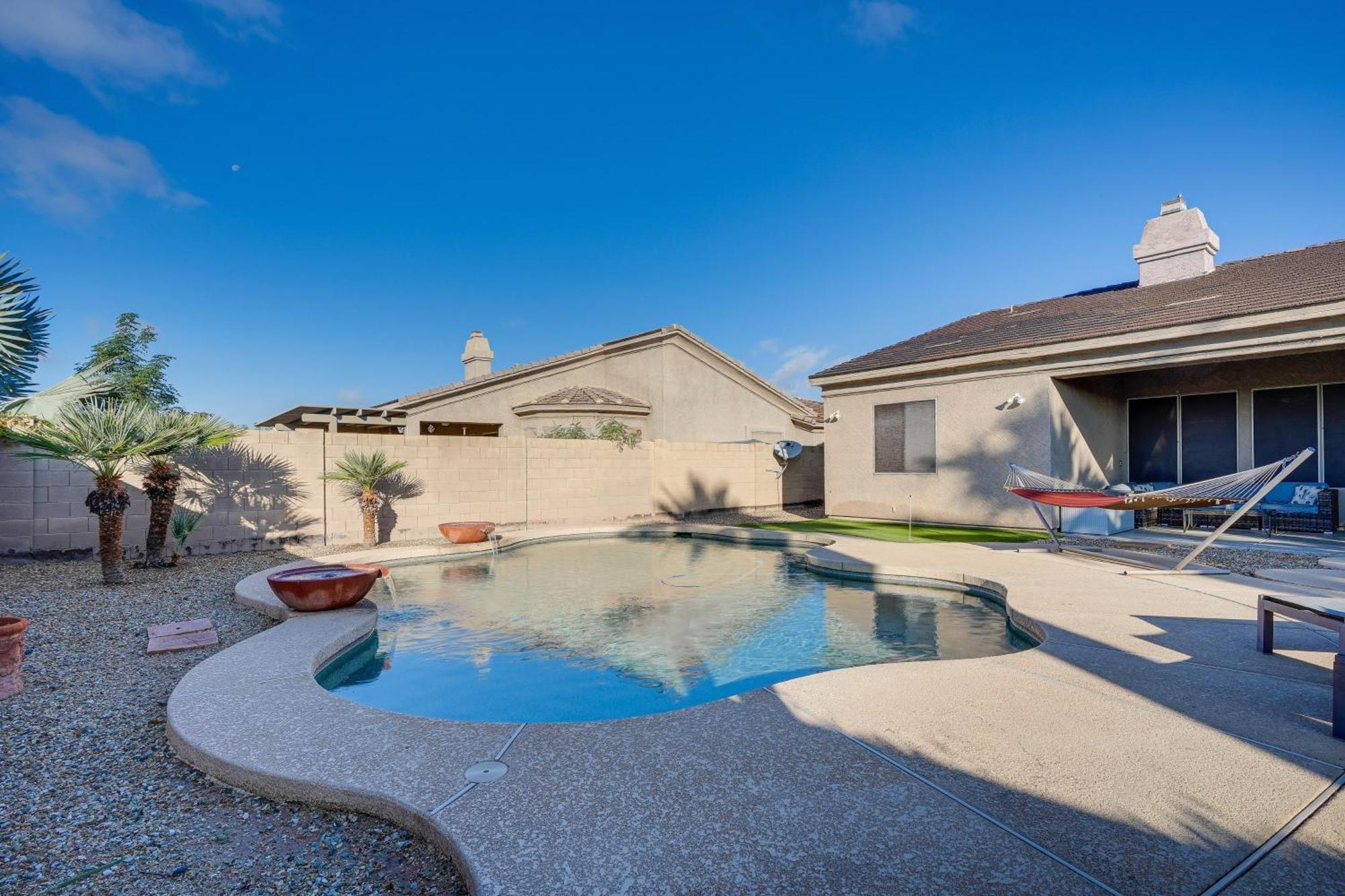 Goodyear Group Getaway With Pool And Putting Green Buitenkant foto