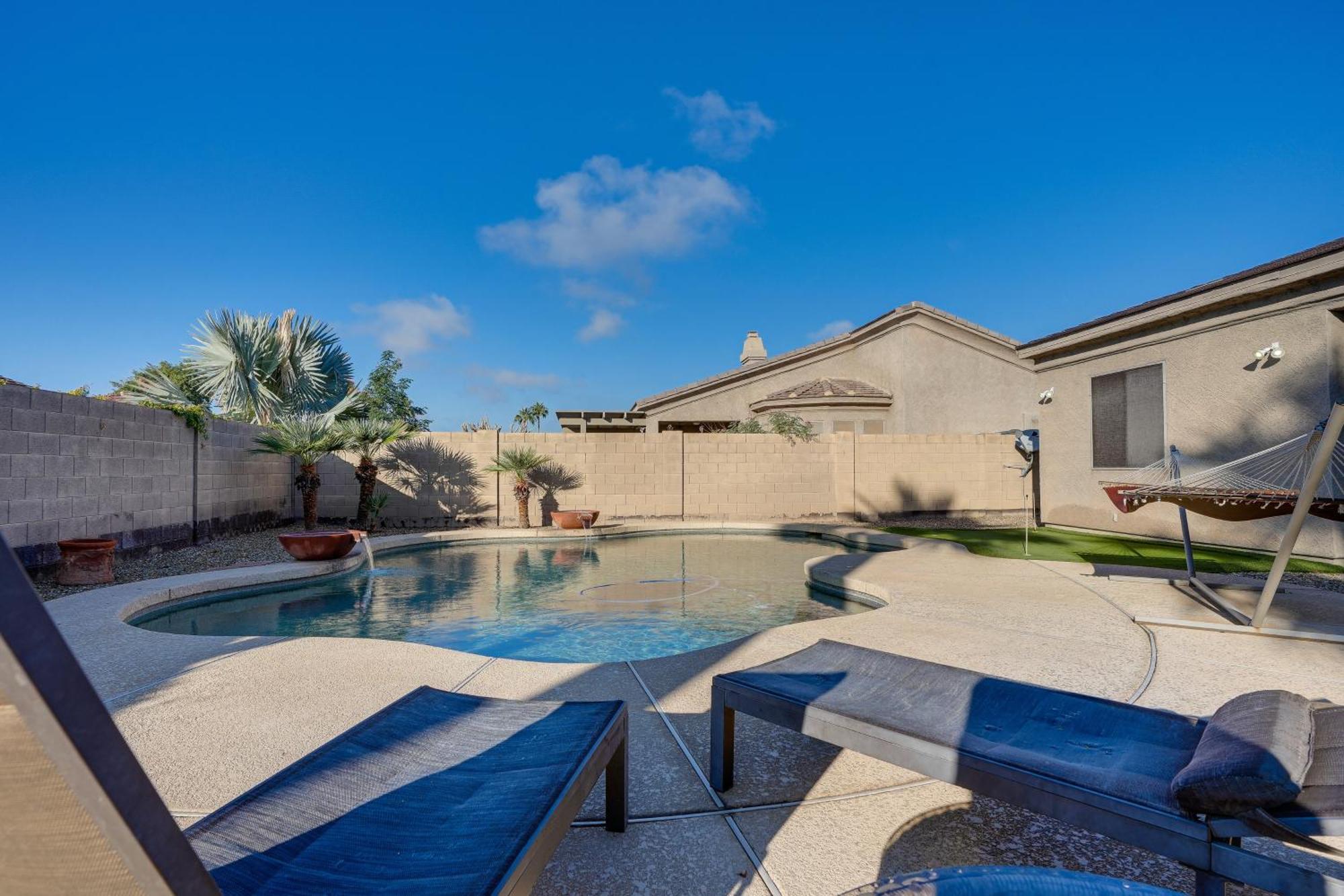 Goodyear Group Getaway With Pool And Putting Green Buitenkant foto