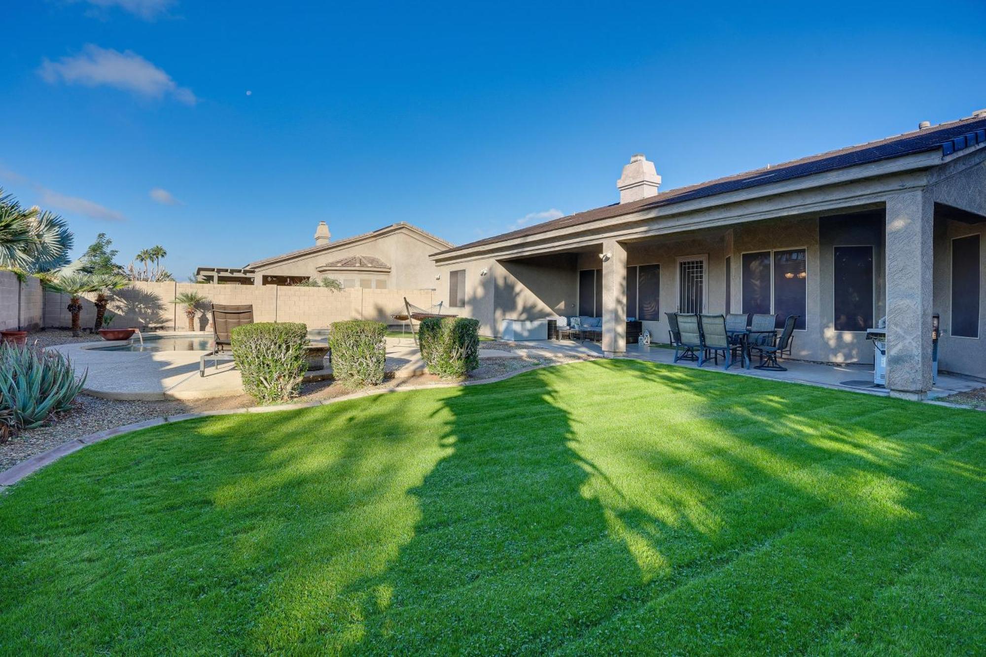 Goodyear Group Getaway With Pool And Putting Green Buitenkant foto